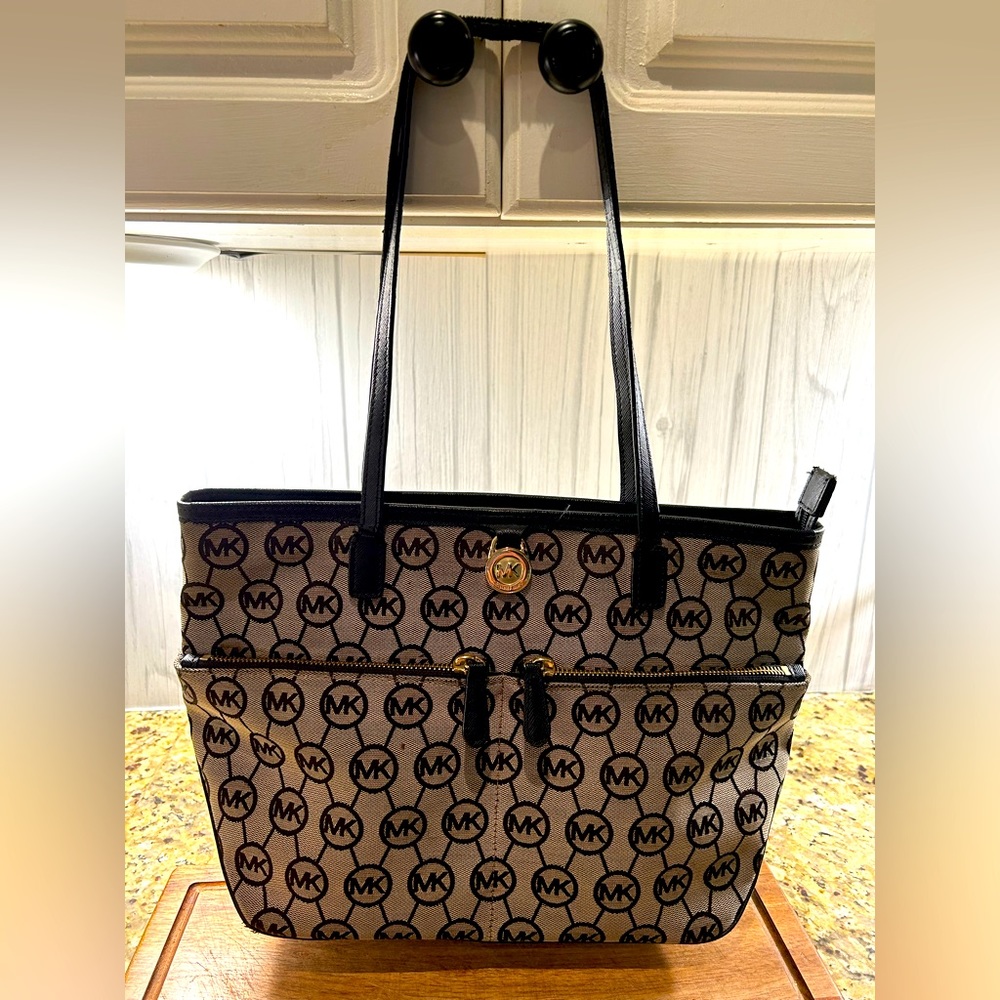COPY - Michael Kors large shoulder bag